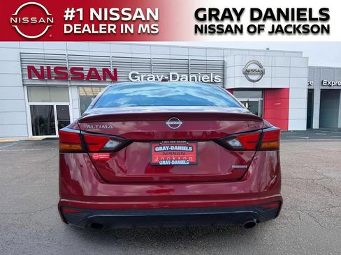Certified 2024 Nissan Altima 2.0 SR FWD image 7