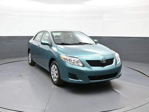 Used 2010 Toyota Corolla LE FWD image 3
