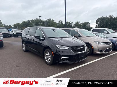Used 2026 Chrysler Pacifica Select