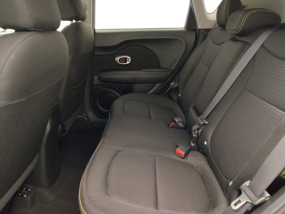 Used 2016 Kia Soul + FWD image 18