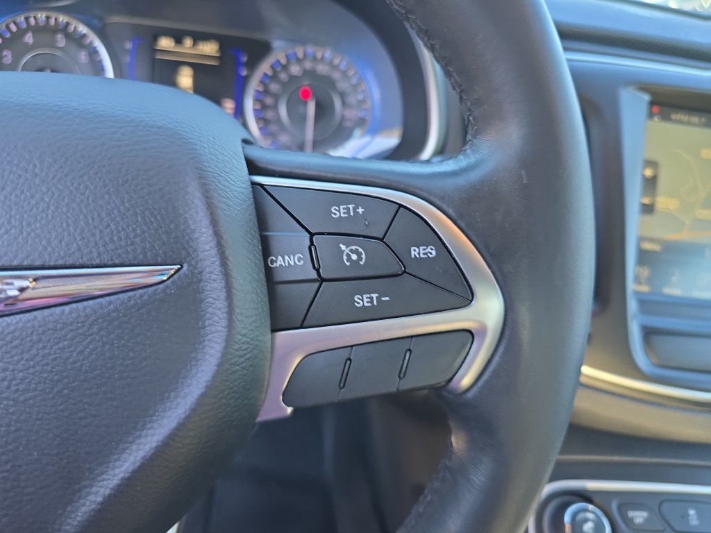 Used 2017 Chrysler 200 Limited Platinum FWD image 31