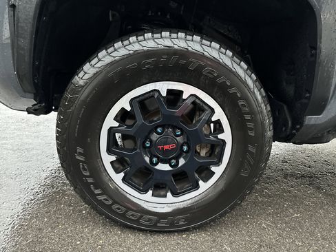 Used 2024 Toyota Tacoma TRD Off-Road image 10