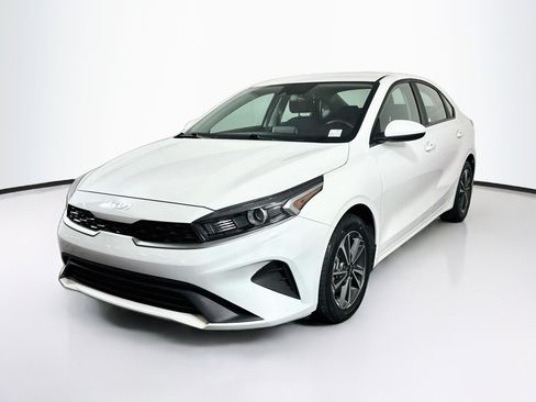 Used 2024 Kia Forte LXS FWD image 3