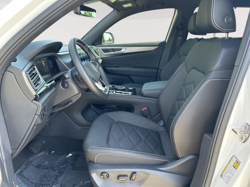 Certified 2025 Volkswagen Atlas Cross Sport SE AWD/4WD image 18