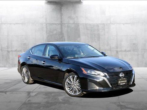 Used 2025 Nissan Altima 2.5 SL image 2