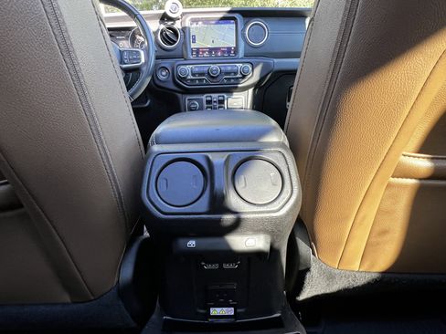 Used 2021 Jeep Wrangler Unlimited Sahara image 37