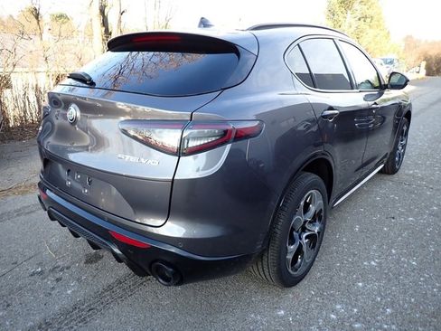 New 2025 Alfa Romeo Stelvio Sprint image 6