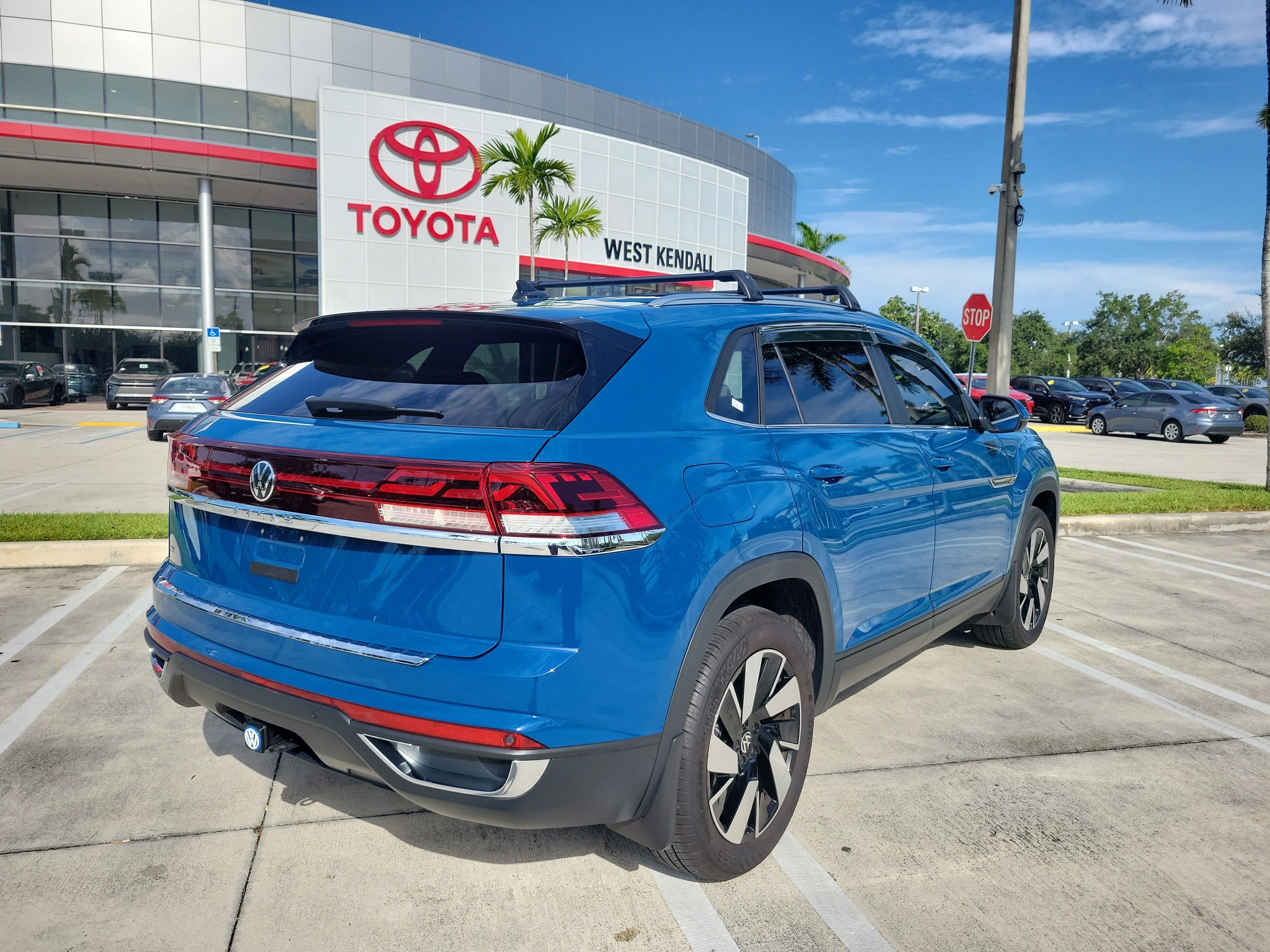 Used 2025 Volkswagen Atlas Cross Sport SE FWD image 7