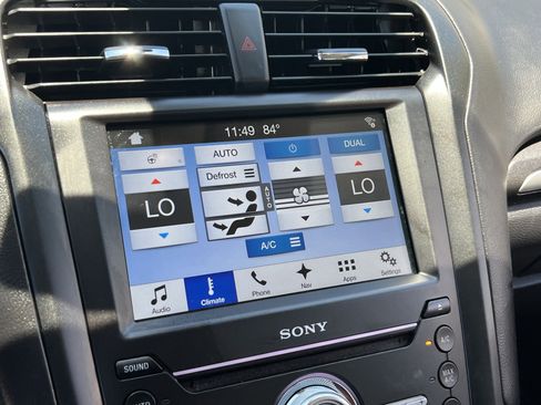 Used 2017 Ford Fusion Titanium FWD image 29