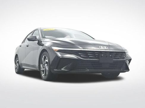 Used 2025 Hyundai Elantra Limited FWD image 39