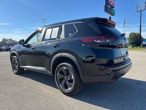 Used 2024 Nissan Rogue SV AWD/4WD image 4
