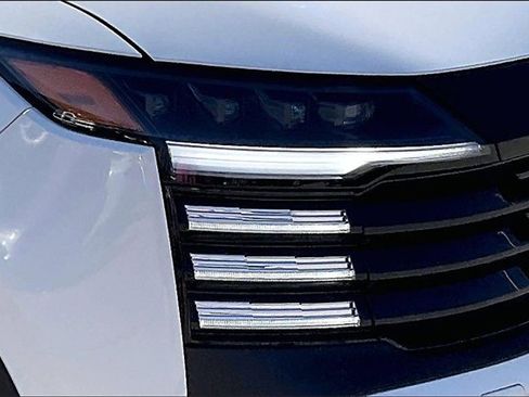 Certified 2025 Nissan Kicks SR image 26