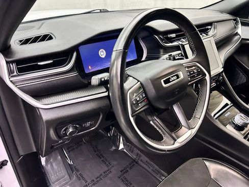 Certified 2023 Jeep Grand Cherokee Altitude image 11