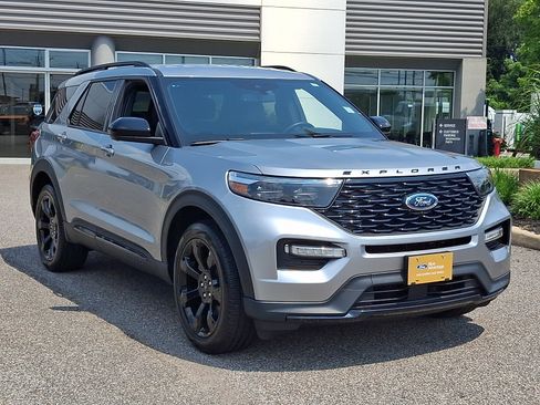 Used 2023 Ford Explorer ST-Line AWD/4WD image 2
