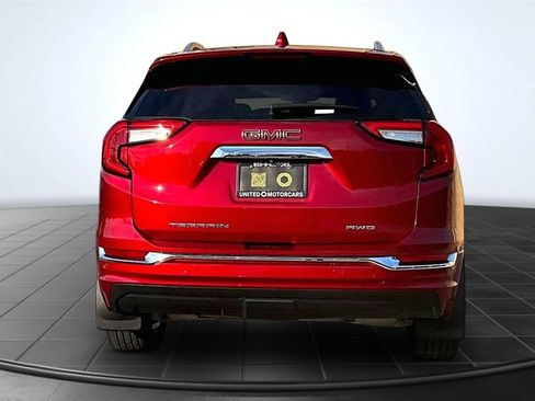 Used 2022 GMC Terrain Denali w/ Denali Premium Package AWD/4WD image 5