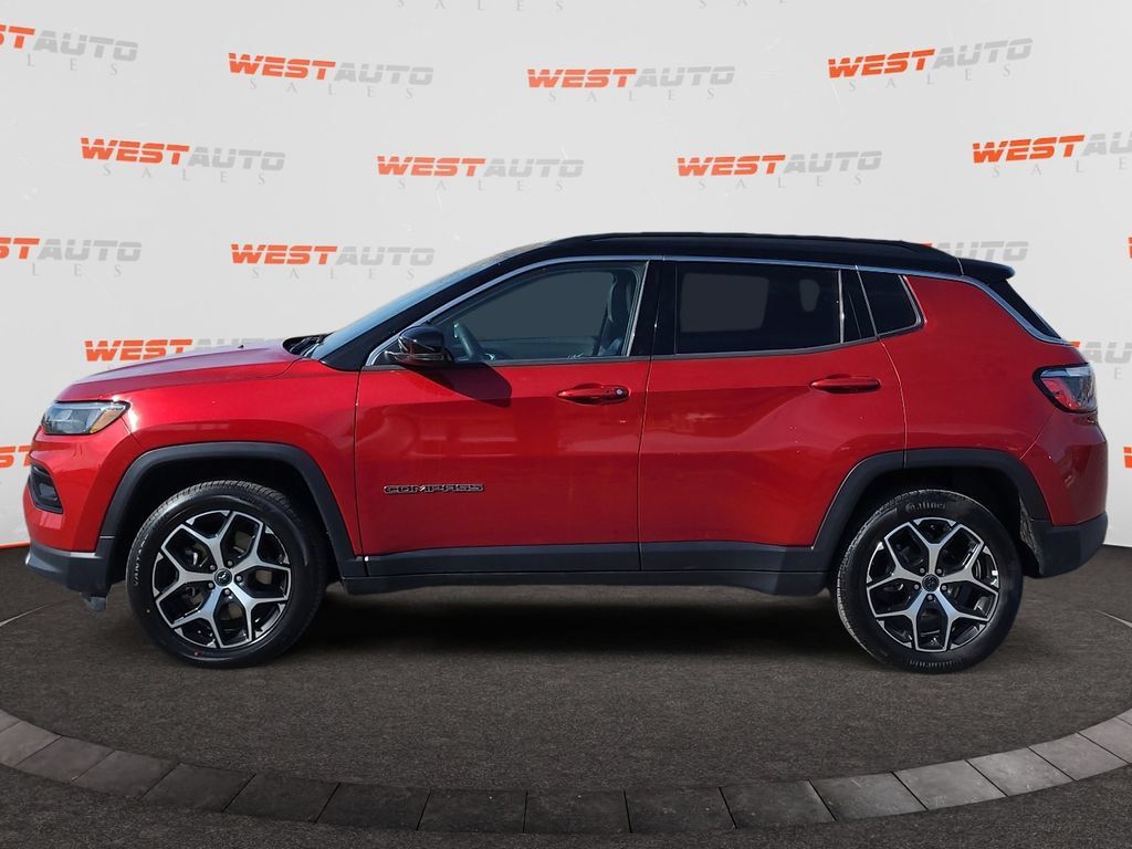 Used 2025 Jeep Compass Limited AWD/4WD image 2