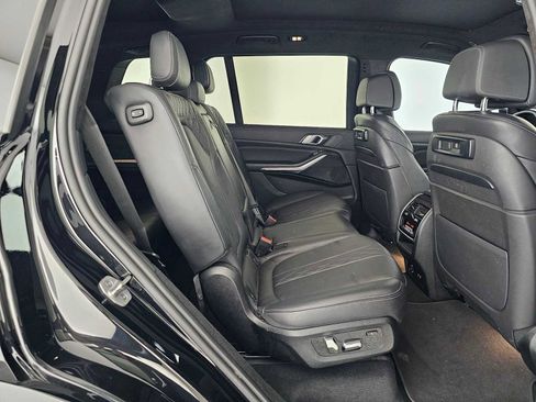 Used 2022 BMW X7 xDrive40i w/ M Sport Package AWD/4WD image 12