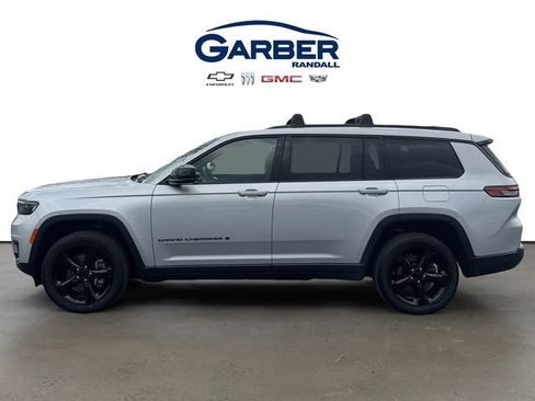 Used 2023 Jeep Grand Cherokee L Laredo AWD/4WD image 2