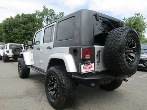 Used 2008 Jeep Wrangler Unlimited Sahara w/ Dual Top Group AWD/4WD image 5