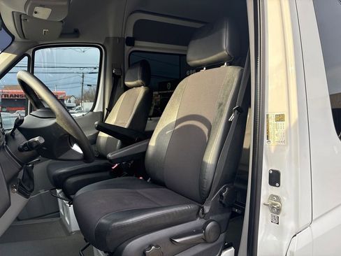 Used 2015 Mercedes-Benz Sprinter 2500 image 26