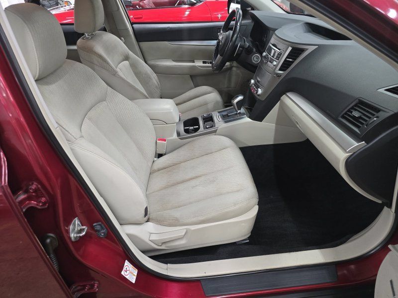 Used 2011 Subaru Outback 2.5i Premium AWD/4WD image 5