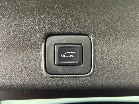 Used 2023 Chevrolet TrailBlazer RS w/ Sun and Liftgate Package image 8