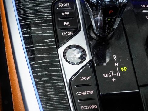 Used 2022 BMW X7 M50i w/ Executive Package image 22