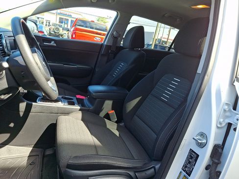 Used 2018 Kia Sportage LX image 16