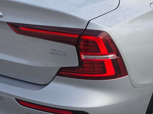 Used 2024 Volvo S60 B5 Core FWD image 11