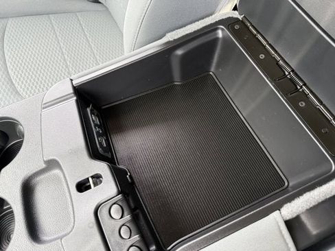 Used 2018 RAM 2500 Tradesman w/ Chrome Appearance Group image 25