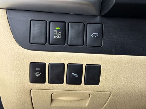 Used 2016 Toyota Highlander Limited AWD/4WD image 18