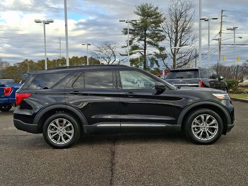 Used 2022 Ford Explorer XLT w/ Equipment Group 202A image 12