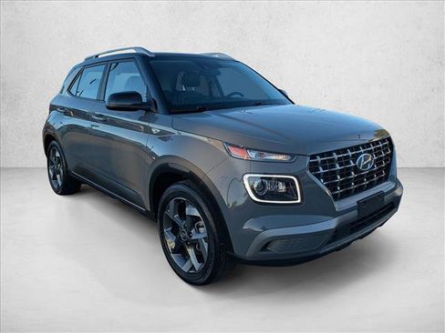 Used 2022 Hyundai Venue Limited FWD image 3