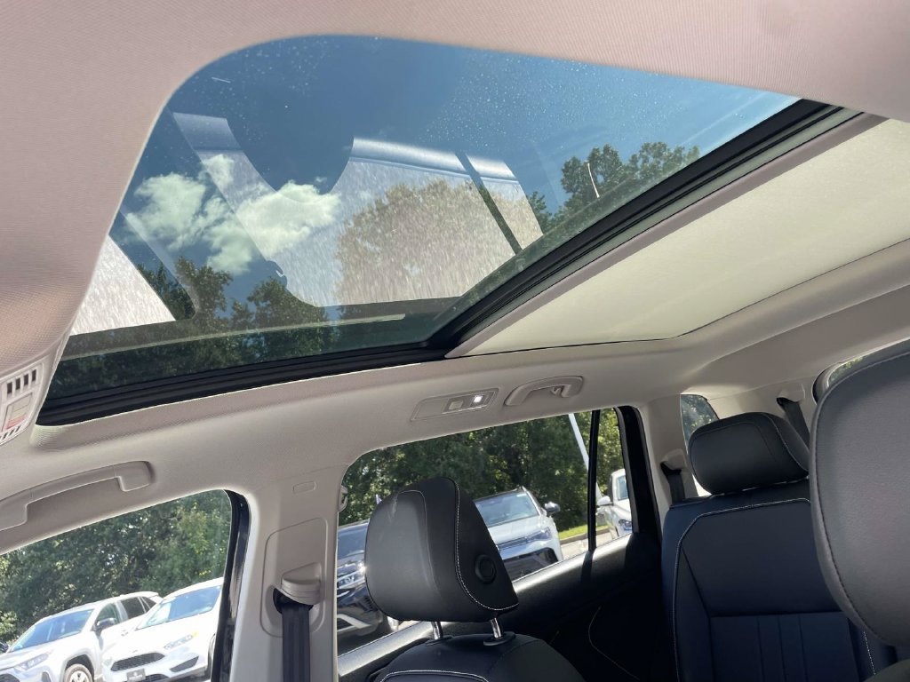 Certified 2022 Volkswagen Tiguan SE FWD image 17