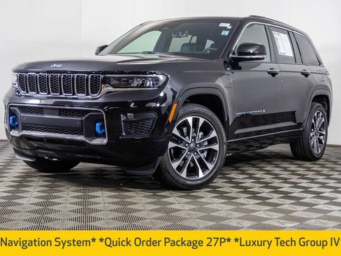 Used 2024 Jeep Grand Cherokee Overland w/ Luxury Tech Group IV AWD/4WD image 2