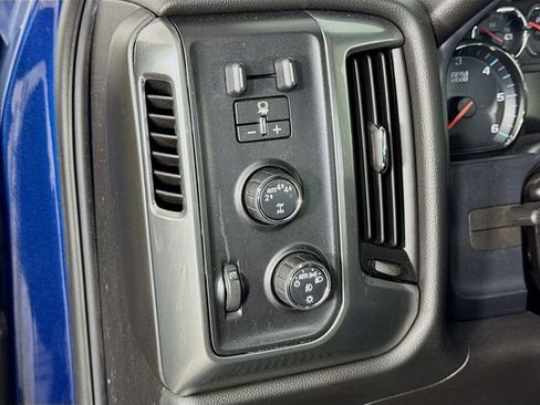 Used 2018 Chevrolet Silverado 1500 LT w/ All Star Edition AWD/4WD image 10