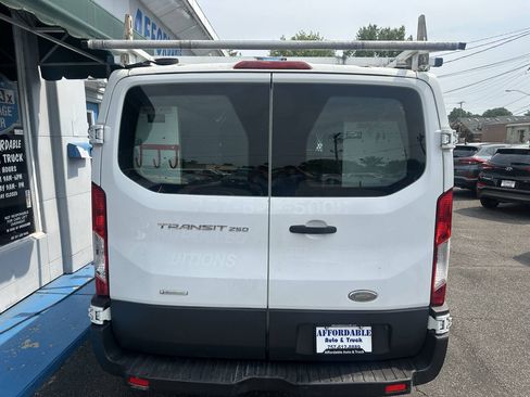 Used 2015 Ford Transit 250 130 Low Roof RWD image 9