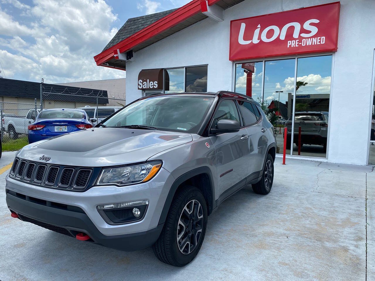 Used 2019 Jeep Compass Trailhawk AWD/4WD image 2