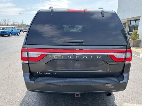 Used 2017 Lincoln Navigator Select image 3