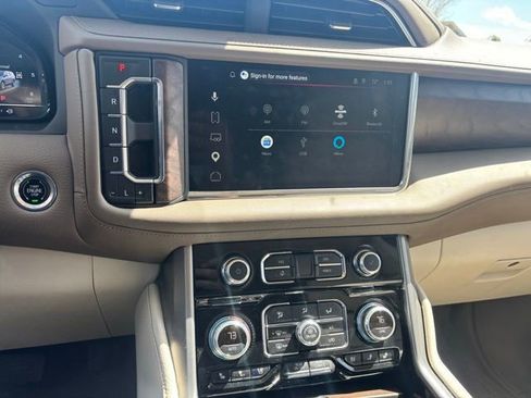 Used 2023 GMC Yukon XL Denali AWD/4WD image 9