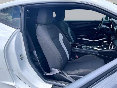 Used 2016 Chevrolet Camaro LT w/ Technology Package RWD image 9