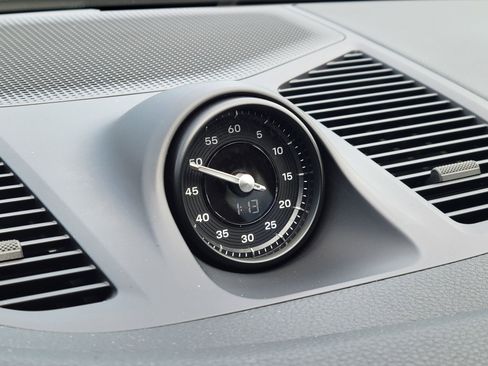 Used 2025 Porsche Cayenne Coupe image 20