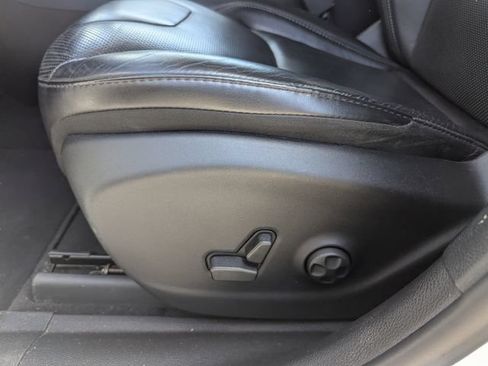 Used 2019 Jeep Cherokee Limited w/ Technology Group FWD image 27