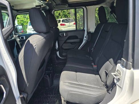 Used 2021 Jeep Wrangler Unlimited Sahara AWD/4WD image 10
