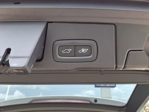Used 2023 Volvo XC60 B5 Ultimate w/ Protection Package Premier FWD image 11