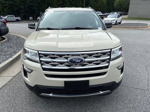 Certified 2018 Ford Explorer XLT FWD image 3