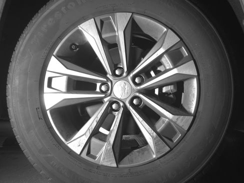 Used 2025 Chevrolet Equinox LT FWD image 13