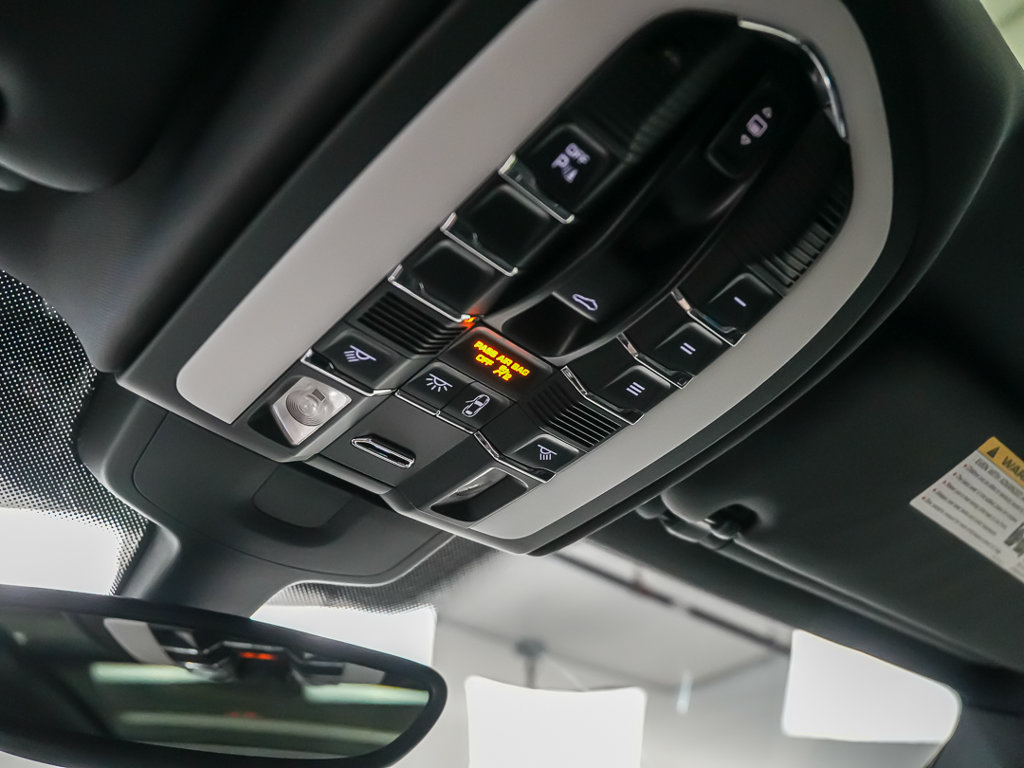 Used 2018 Porsche Cayenne AWD/4WD image 25