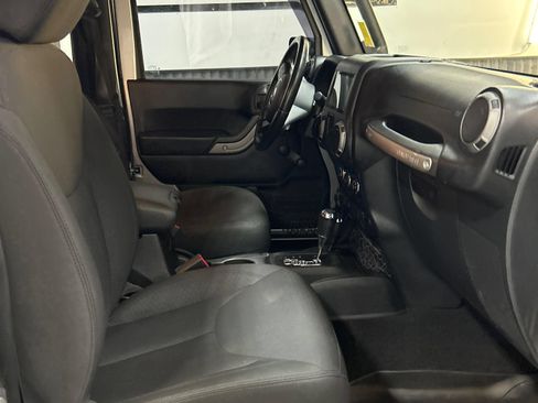 Used 2015 Jeep Wrangler Sport AWD/4WD image 12