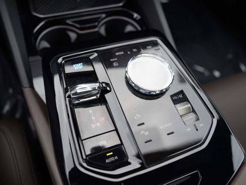 Used 2025 BMW i5 xDrive40 w/ Executive Package image 23